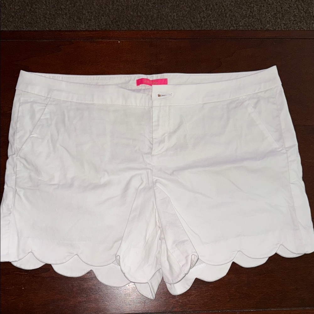 Lilly Pulitzer White Scalloped shorts size 16